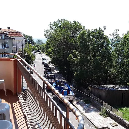 Kostovi Πανσιόν Πριμόρσκο